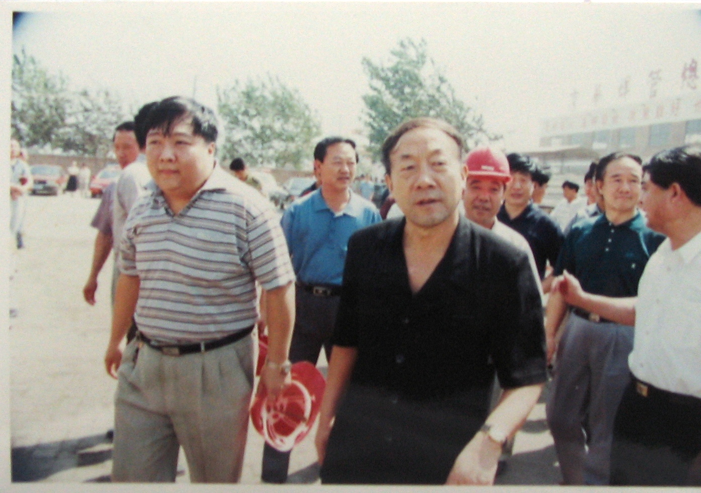 1997年 河北省委书记叶连松视察衡水京华.jpg